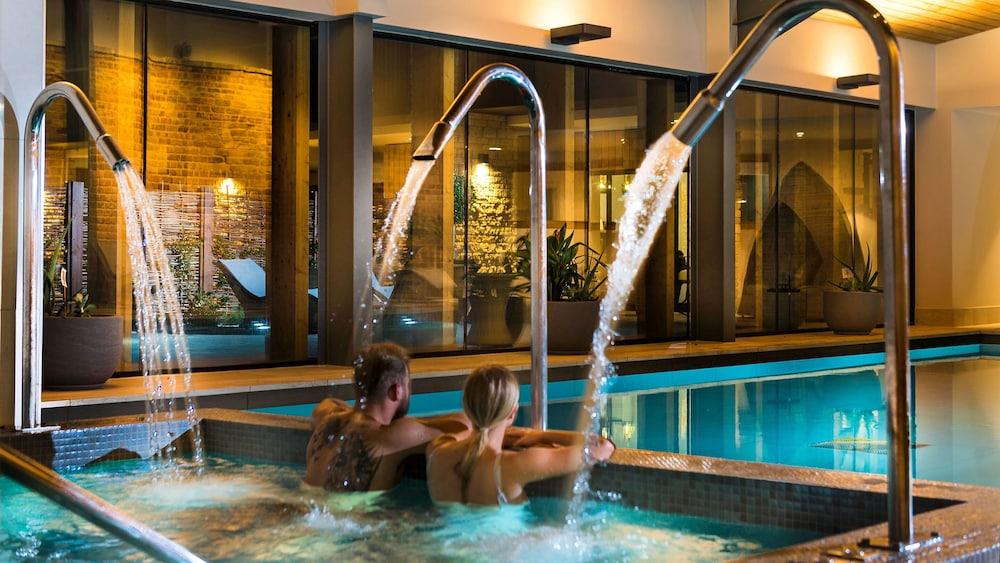 Country house Hatherley Manor & *