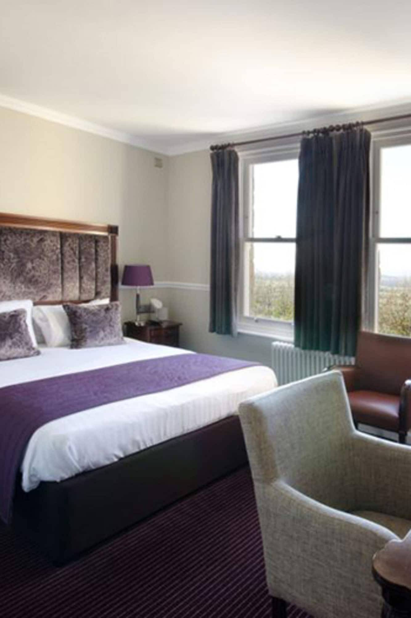 Hatton Court Hotel 4*