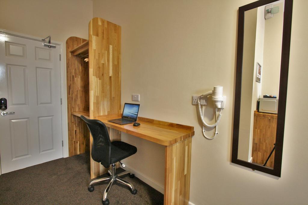 Hotel Central By Roomsbooked 3*