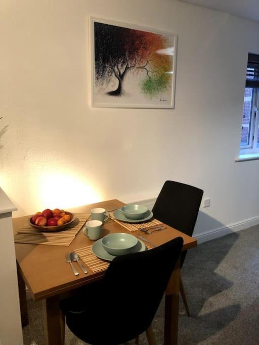 Large 2 Bedroom Apartment, 4 Beds One 1 En-suite, Free Parking Nr Chelt Elmore And Quays * Gloucester