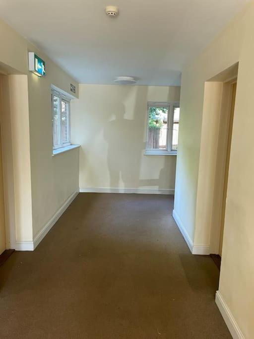 Apartment Large 2 Bedroom Apartment, 4 Beds One 1 En-suite, Free Parking Nr Chelt Elmore And Quays Gloucester