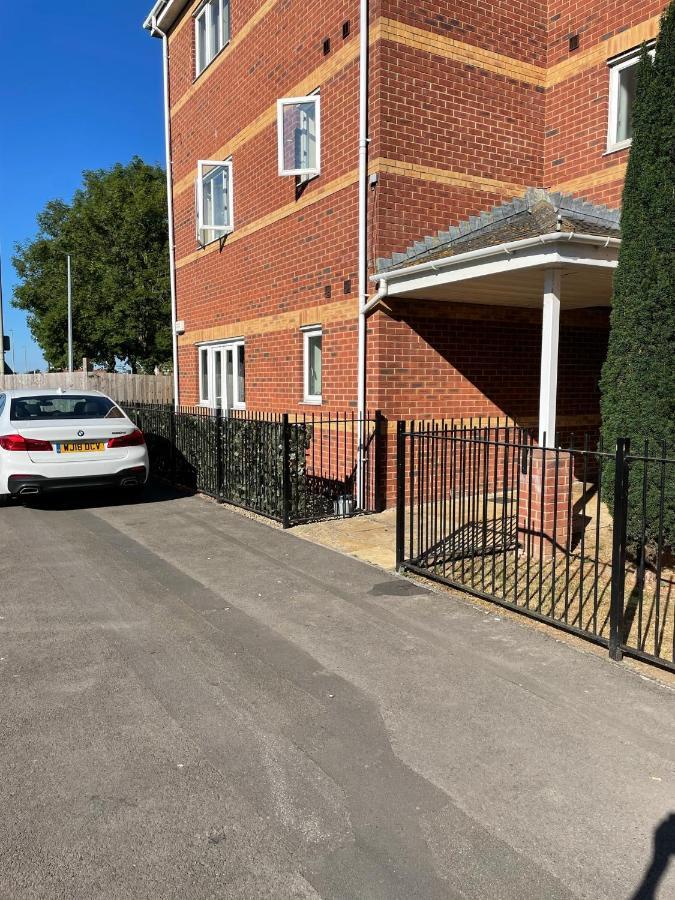 Large 2 Bedroom Apartment, 4 Beds One 1 En-suite, Free Parking Nr Chelt Elmore And Quays