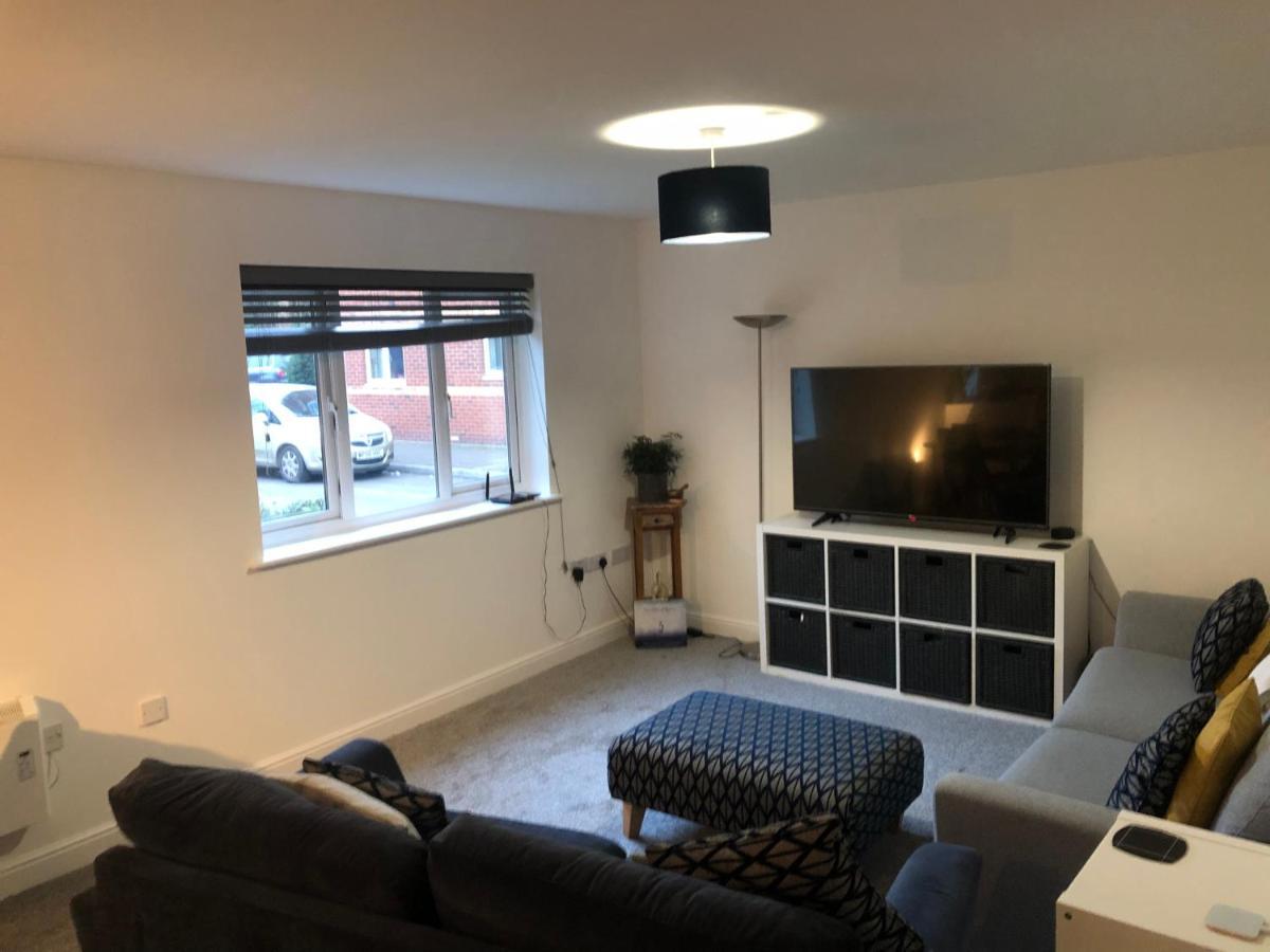 Large 2 Bedroom Apartment, 4 Beds One 1 En-suite, Free Parking Nr Chelt Elmore And Quays * Gloucester
