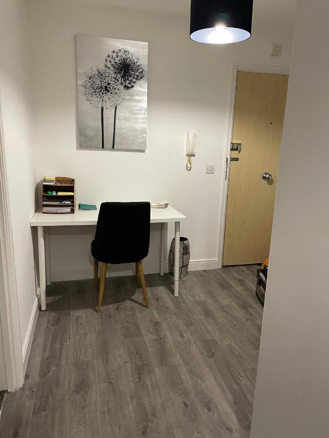 Apartment Large 2 Bedroom Apartment, 4 Beds One 1 En-suite, Free Parking Nr Chelt Elmore And Quays