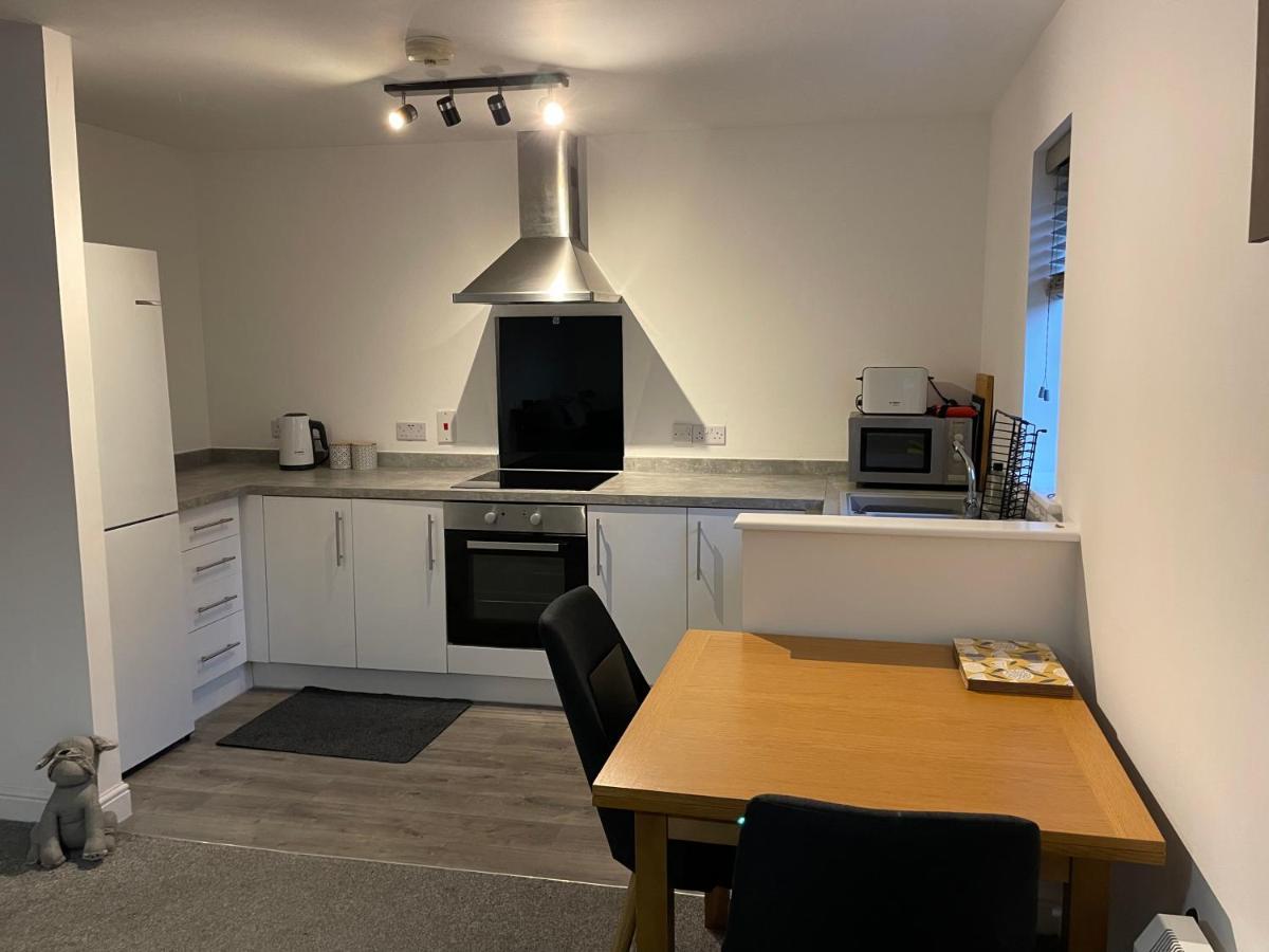 Apartment Large 2 Bedroom Apartment, 4 Beds One 1 En-suite, Free Parking Nr Chelt Elmore And Quays Gloucester