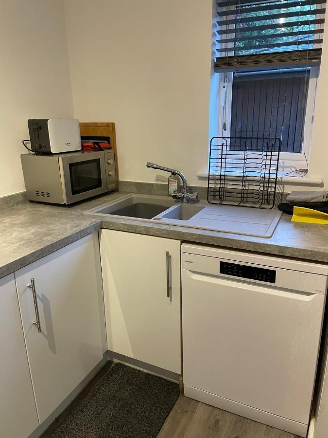 Large 2 Bedroom Apartment, 4 Beds One 1 En-suite, Free Parking Nr Chelt Elmore And Quays