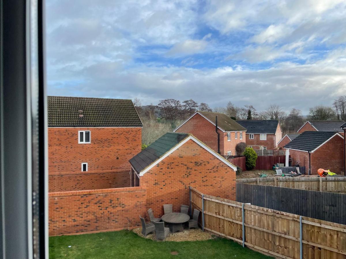 Quays Retreat: Spacious 3-bedroom Near The Docks Holiday home
