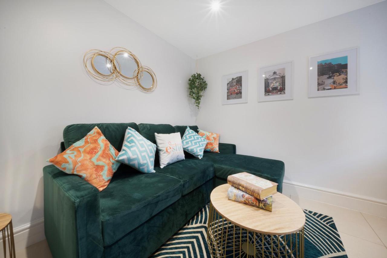 1 Bed House, Free Parking, 15 Minutes From Cheltenham Races *
