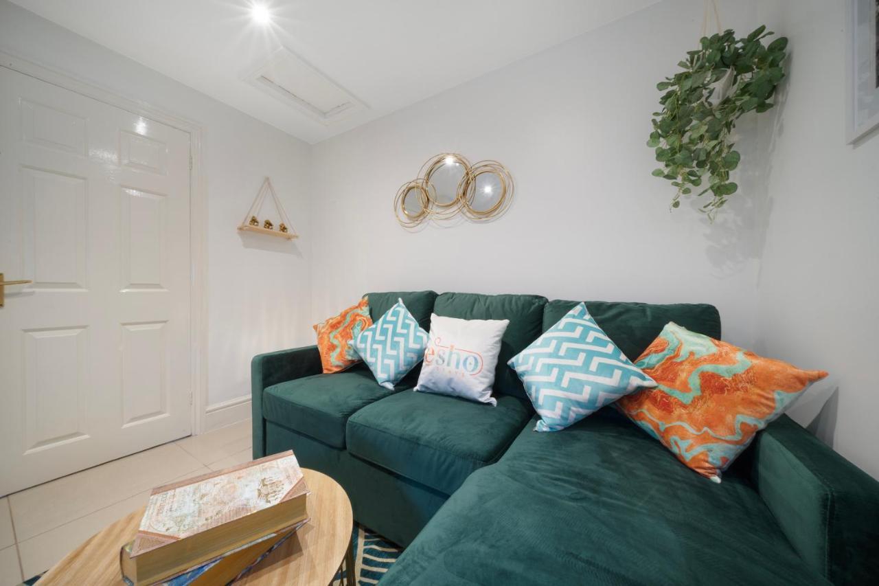 Holiday home 1 Bed House, Free Parking, 15 Minutes From Cheltenham Races *
