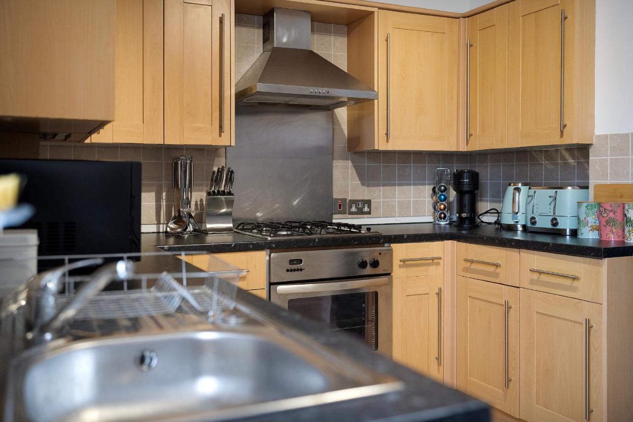 1 Bed House, Free Parking, 15 Minutes From Cheltenham Races