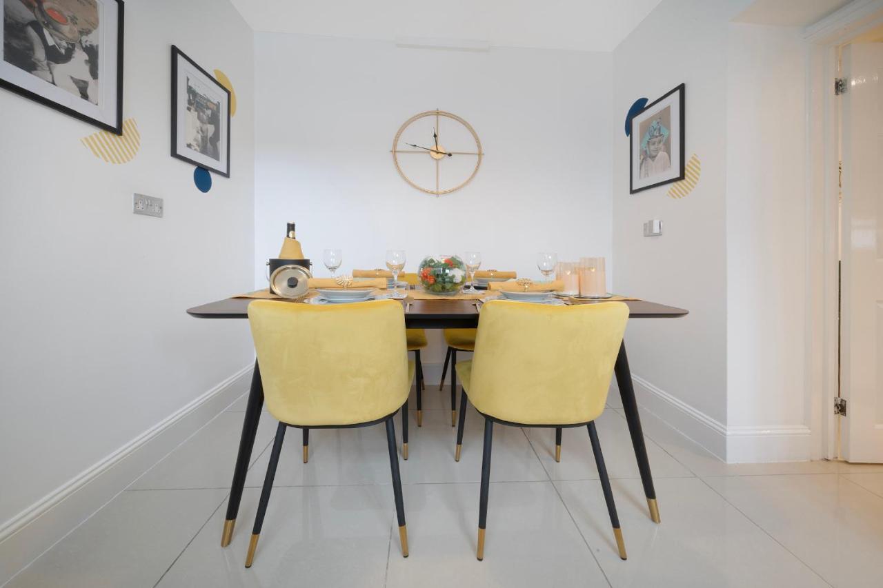 1 Bed House, Free Parking, 15 Minutes From Cheltenham Races *