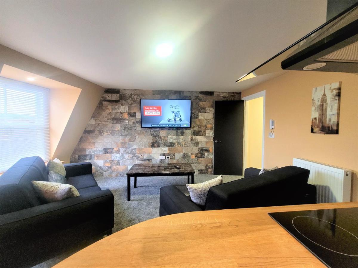 New County & Serviced By Roomsbooked Hotel