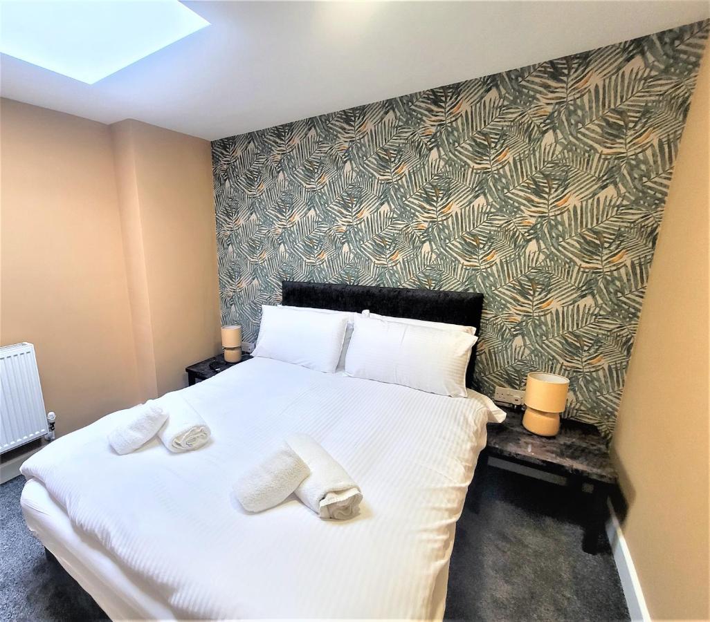New County & Serviced By Roomsbooked Gloucester