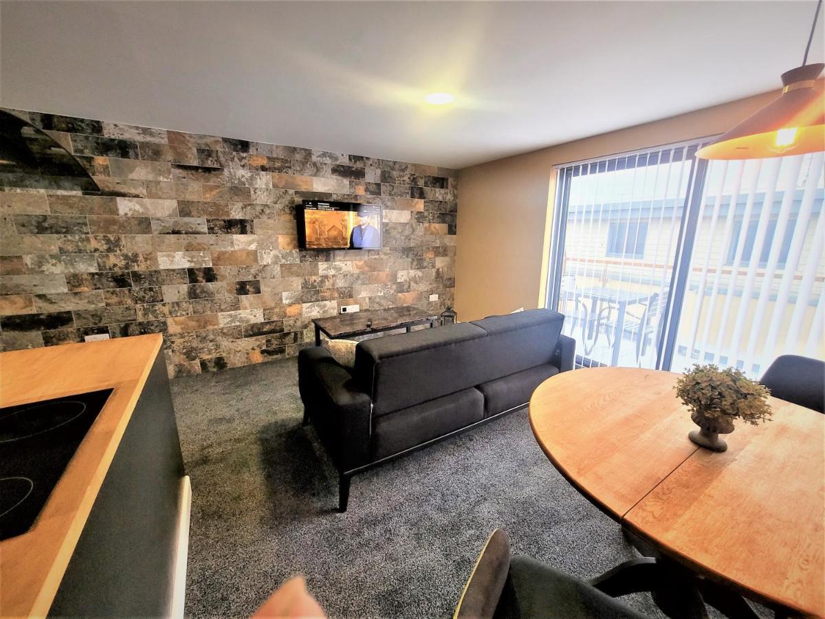 New County & Serviced By Roomsbooked Gloucester