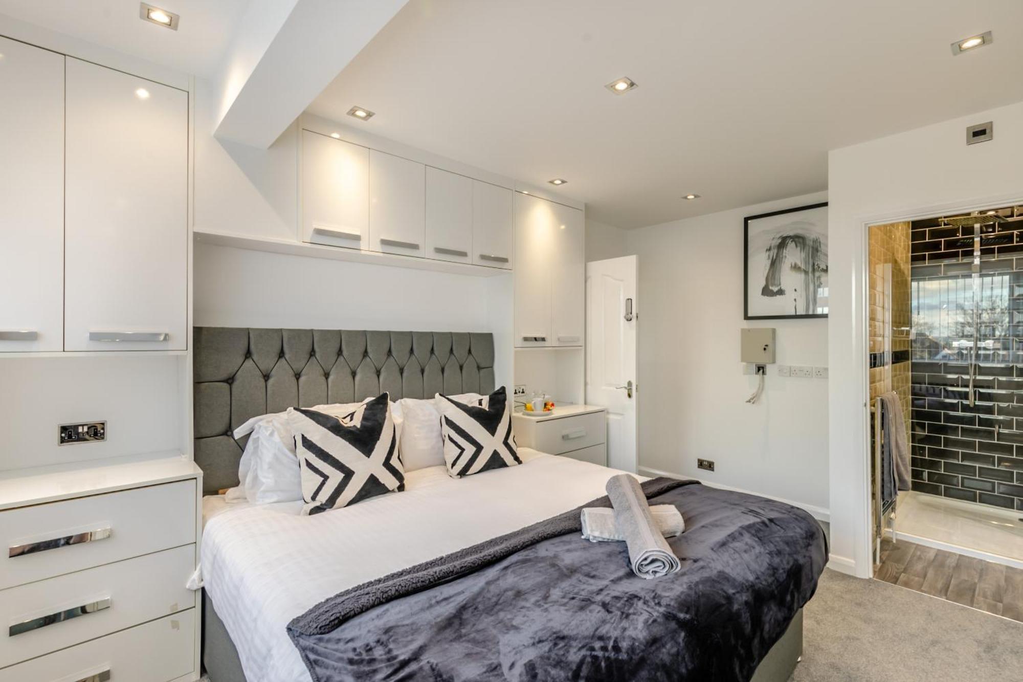 Robinswood House - A Beautiful Family Near The Cotswold Holiday home Gloucester