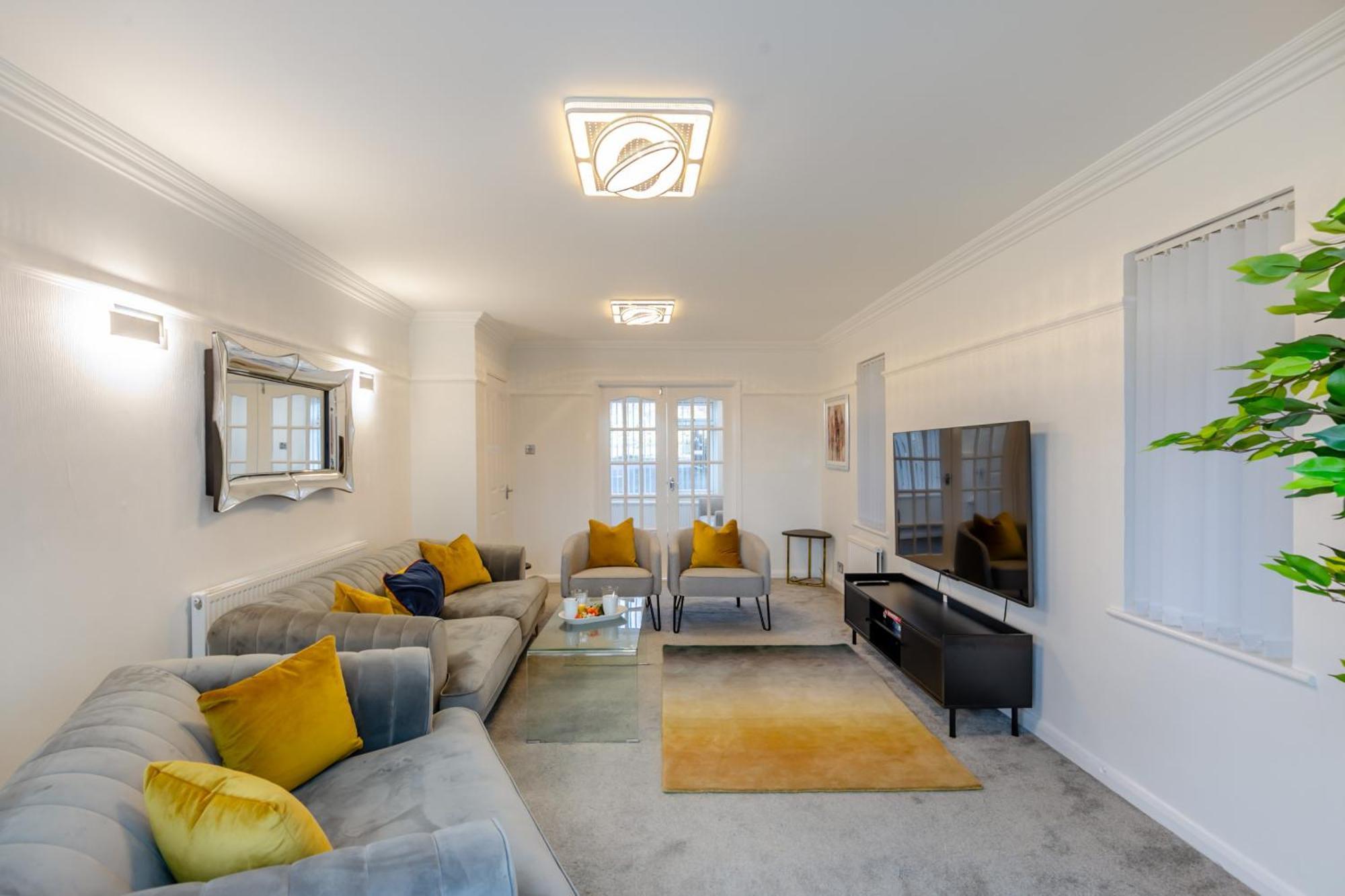 Holiday home Robinswood House - A Beautiful Family Near The Cotswold Gloucester