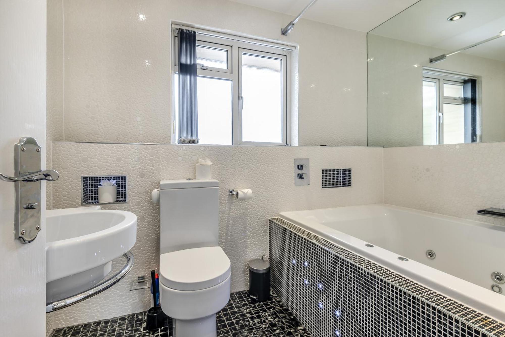 Holiday home Robinswood House - A Beautiful Family Near The Cotswold *