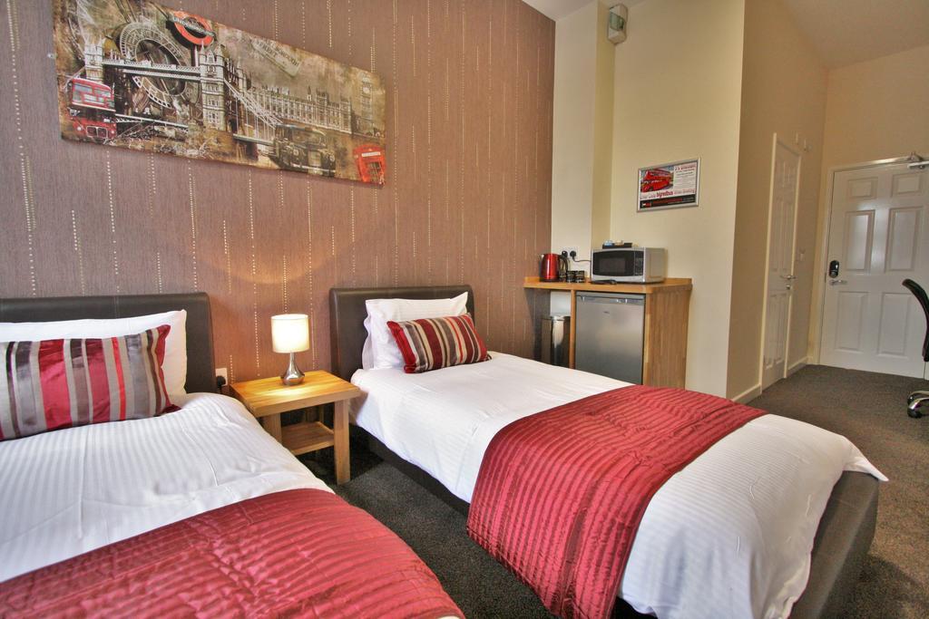 Central By Roomsbooked 3*