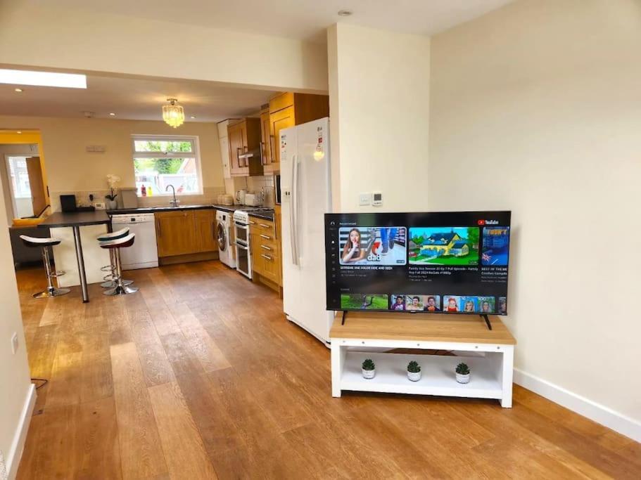 Gilpin 4bedroom Wifi, Parking, Netflix, Garden Nhà nghỉ Gloucester