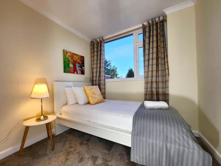 Gilpin 4bedroom Wifi, Parking, Netflix, Garden Gloucester