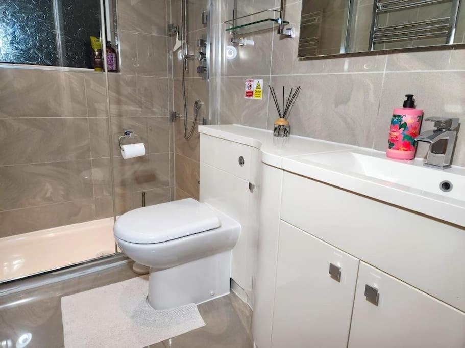 Nhà nghỉ Gilpin 4bedroom Wifi, Parking, Netflix, Garden