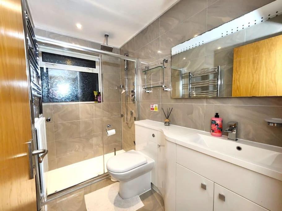 Nhà nghỉ Gilpin 4bedroom Wifi, Parking, Netflix, Garden *
