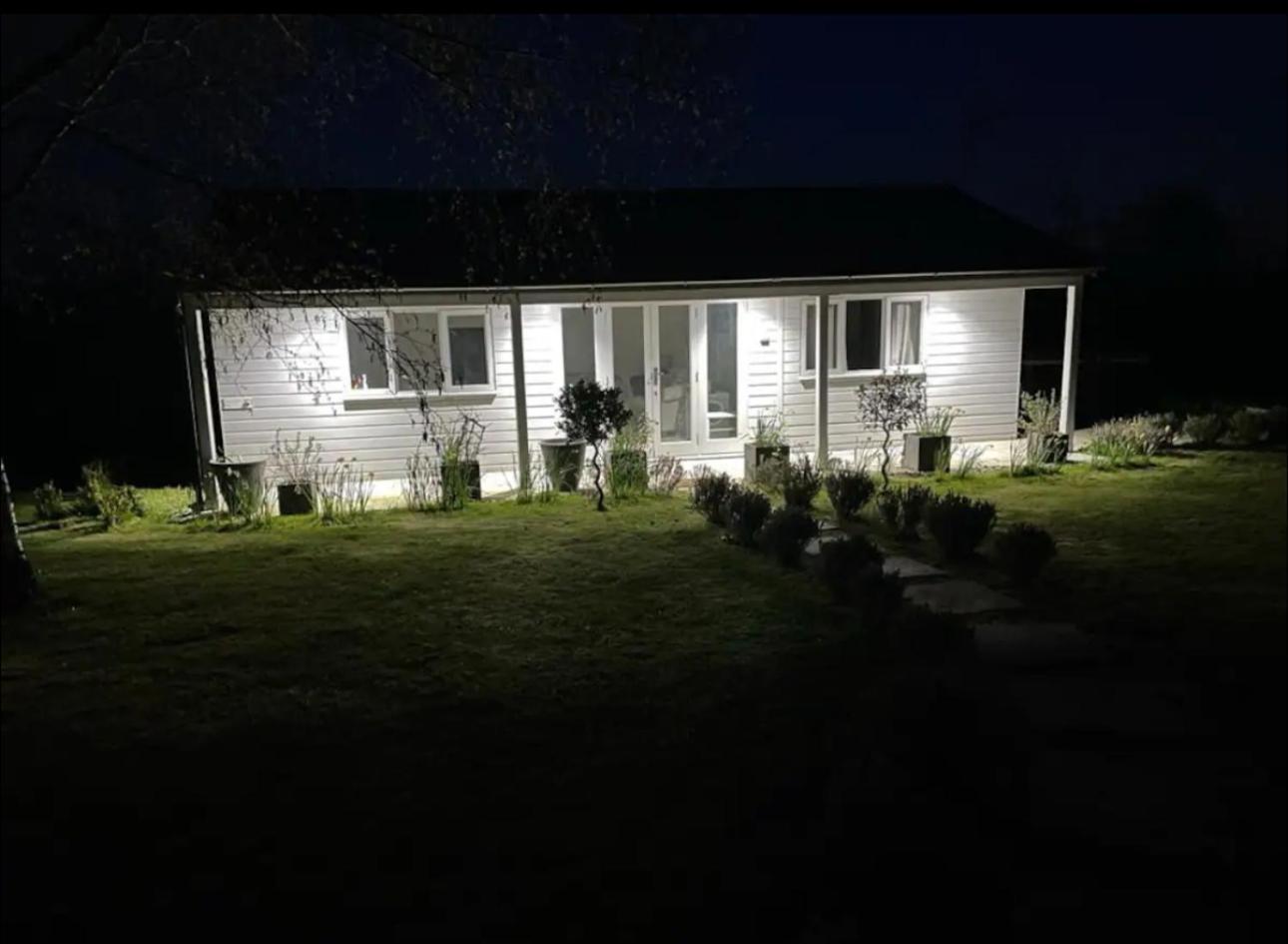 Orchard Retreat - Rural - Private Hot Tub! *
