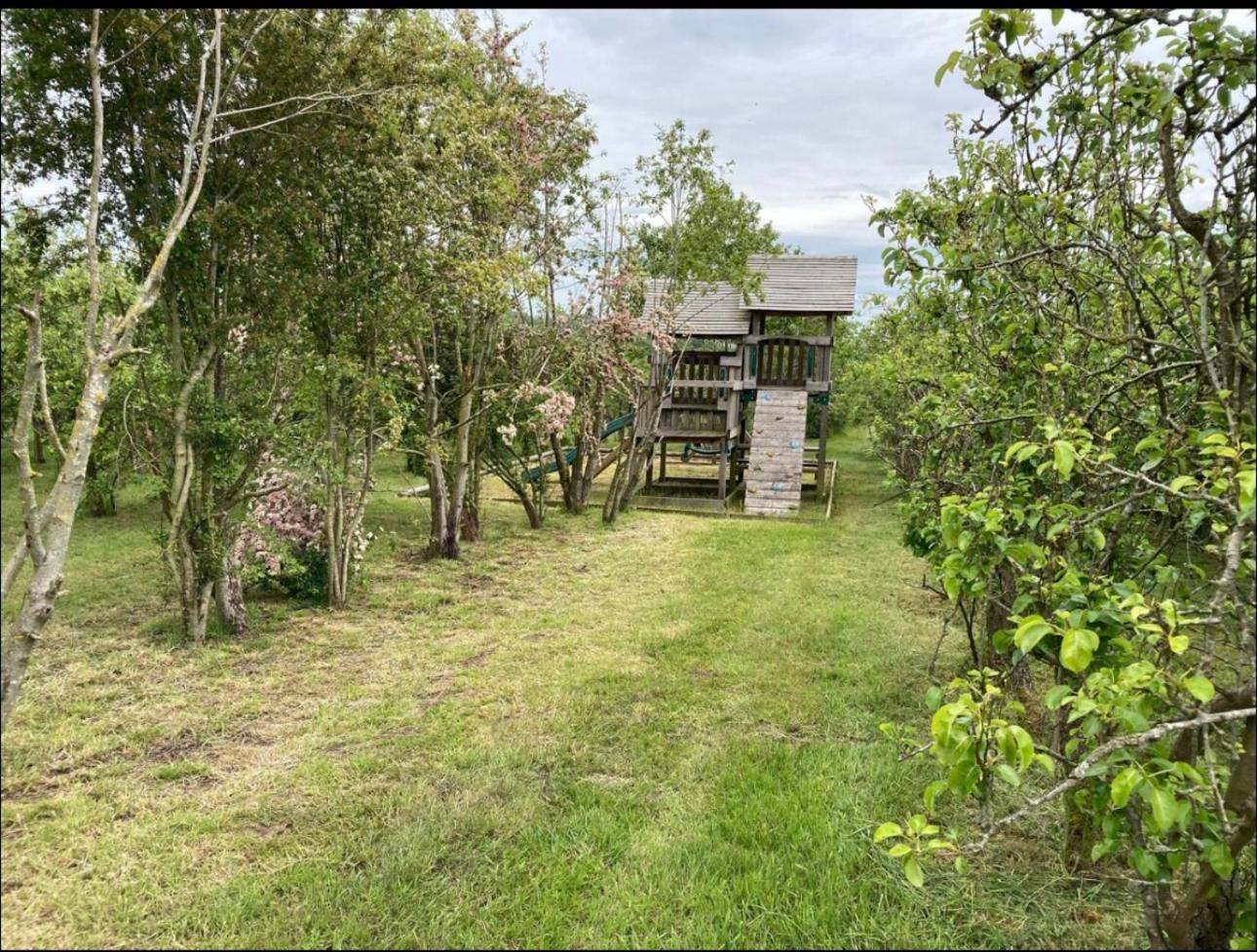 Orchard Retreat - Rural - Private Hot Tub! Holiday home