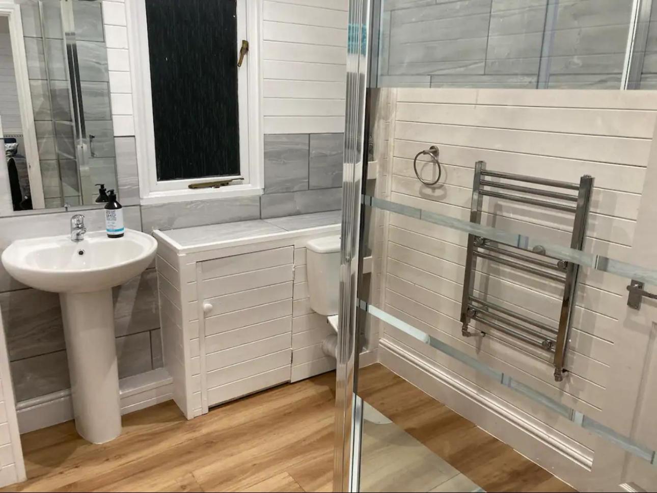 Orchard Retreat - Rural - Private Hot Tub! Holiday home Gloucester