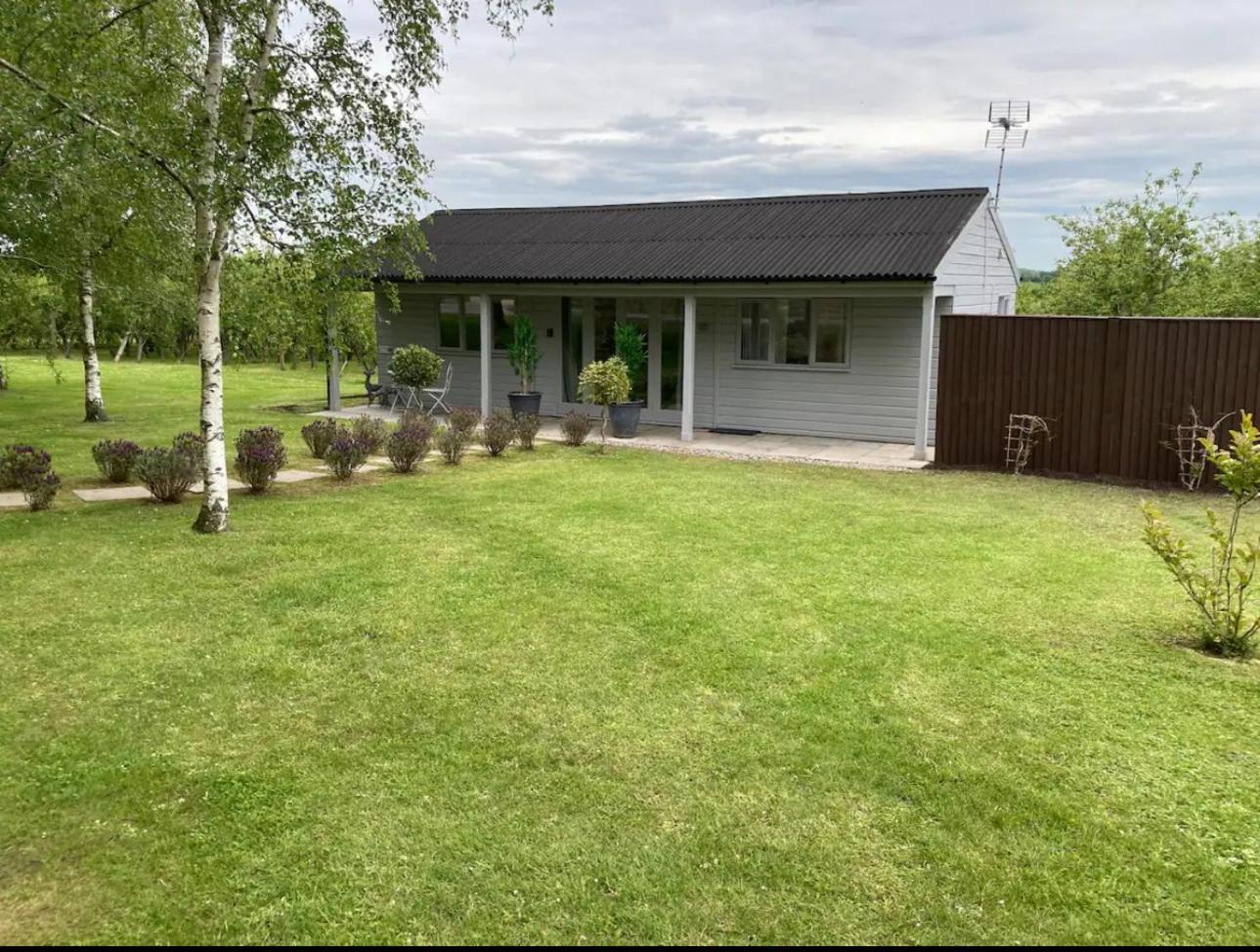 Orchard Retreat - Rural - Private Hot Tub! Holiday home Gloucester
