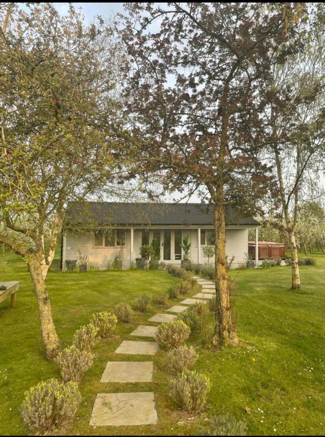 Orchard Retreat - Rural - Private Hot Tub! Holiday home *