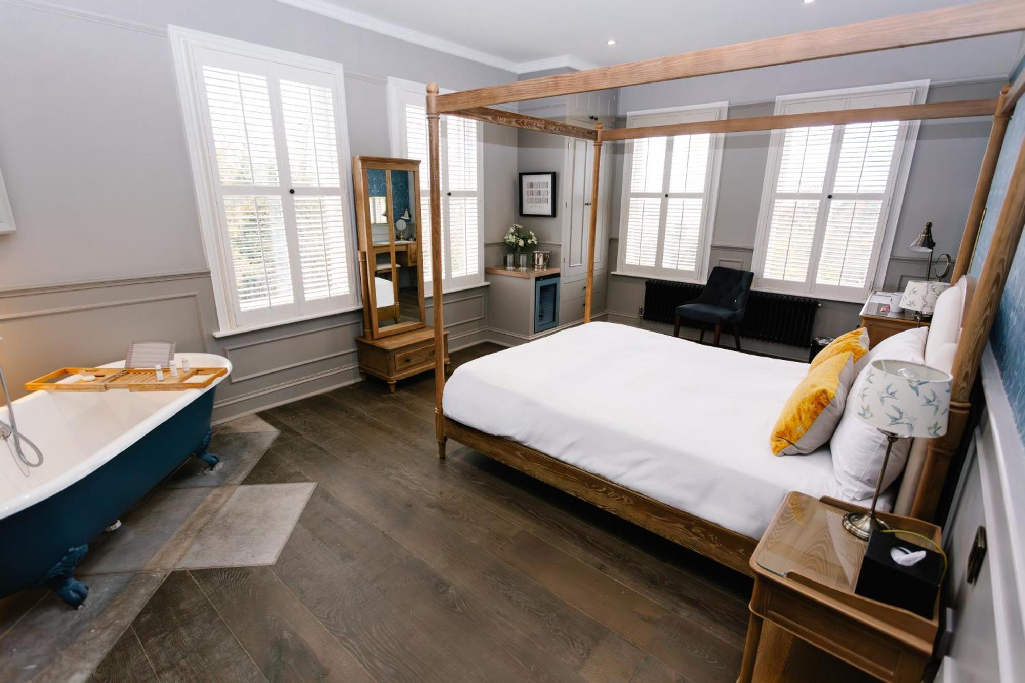 Hatton Court Hotel 4*