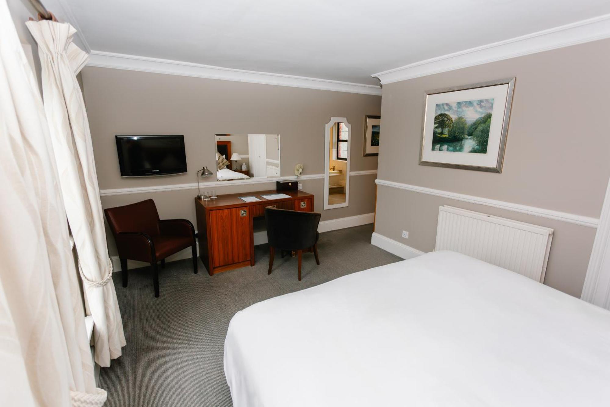 Hatton Court Hotel 4*