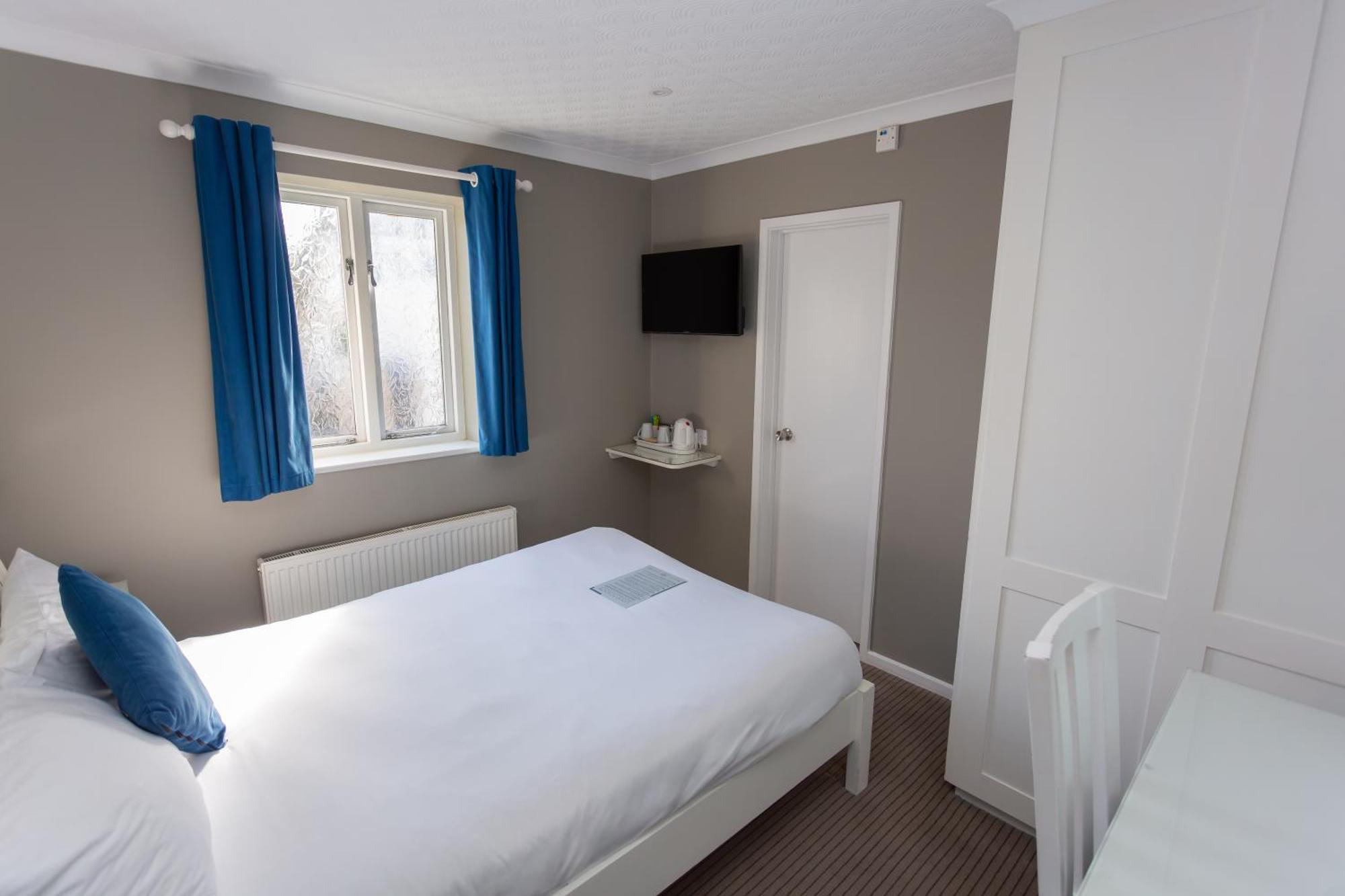 The Thatch 3*