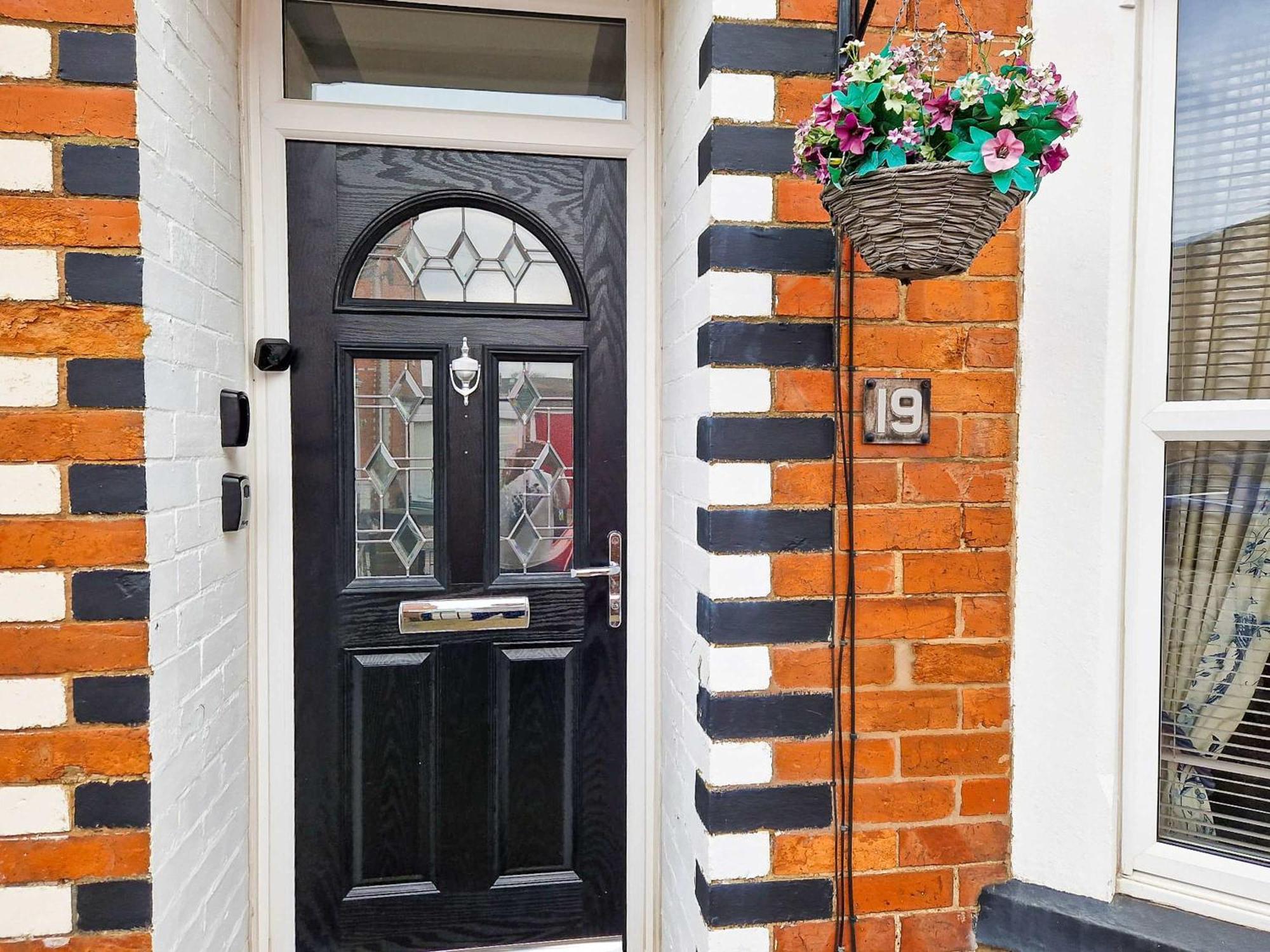 Tudor Delightful House By Staystaycations *