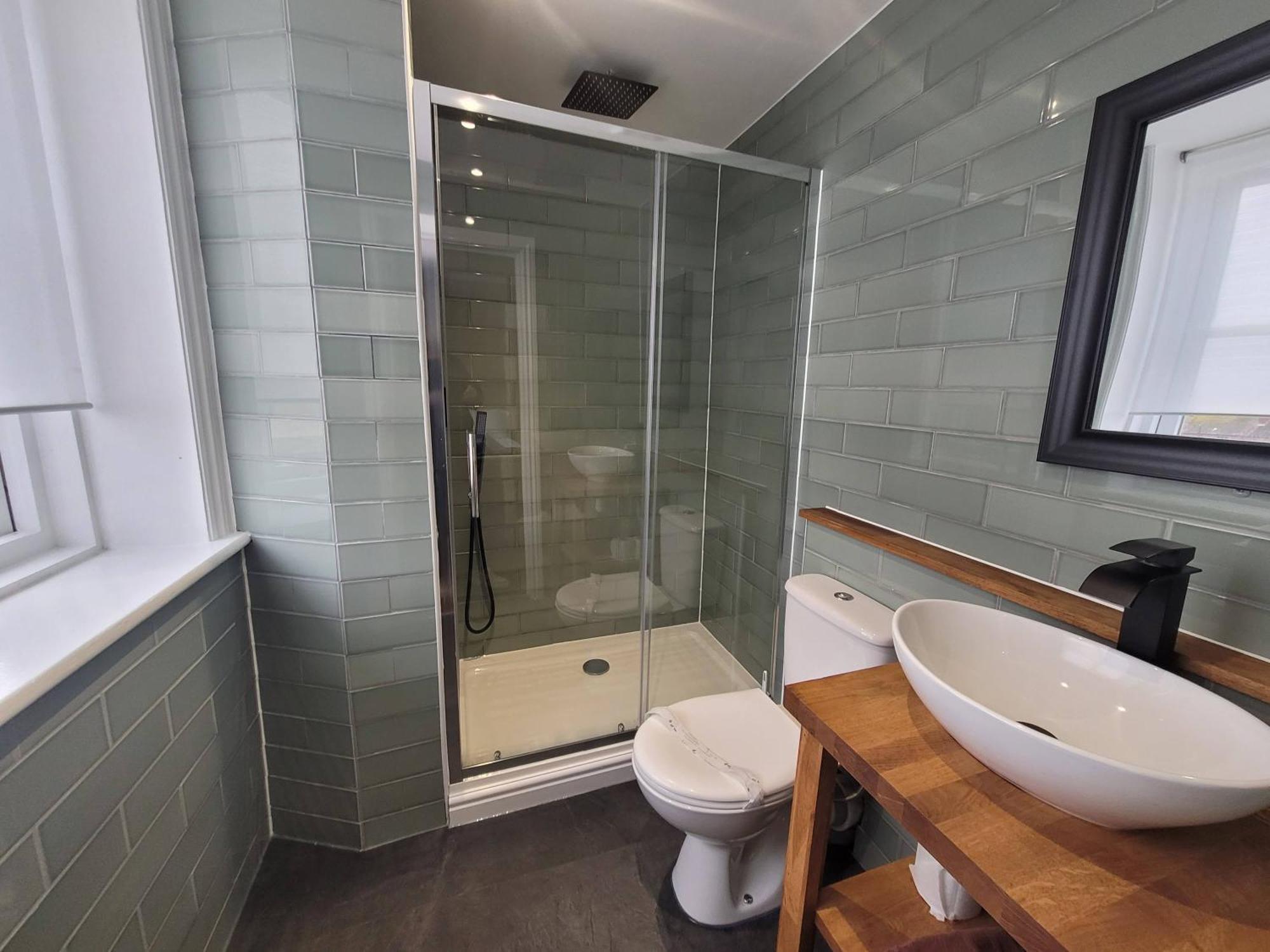 Hotel New County & Serviced By Roomsbooked 3*