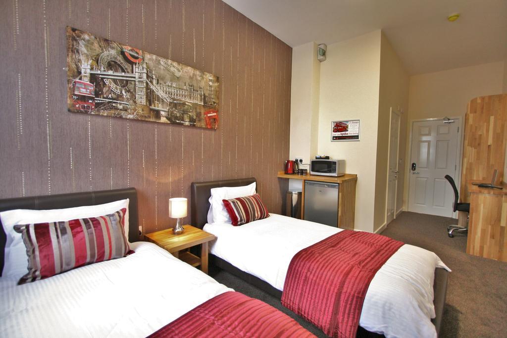 Central By Roomsbooked 3* Gloucester