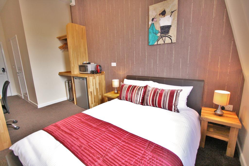 Hotel Central By Roomsbooked