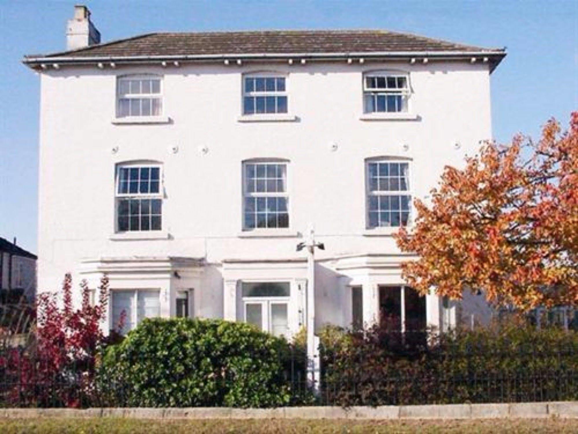 Brookthorpe Hotel 3*