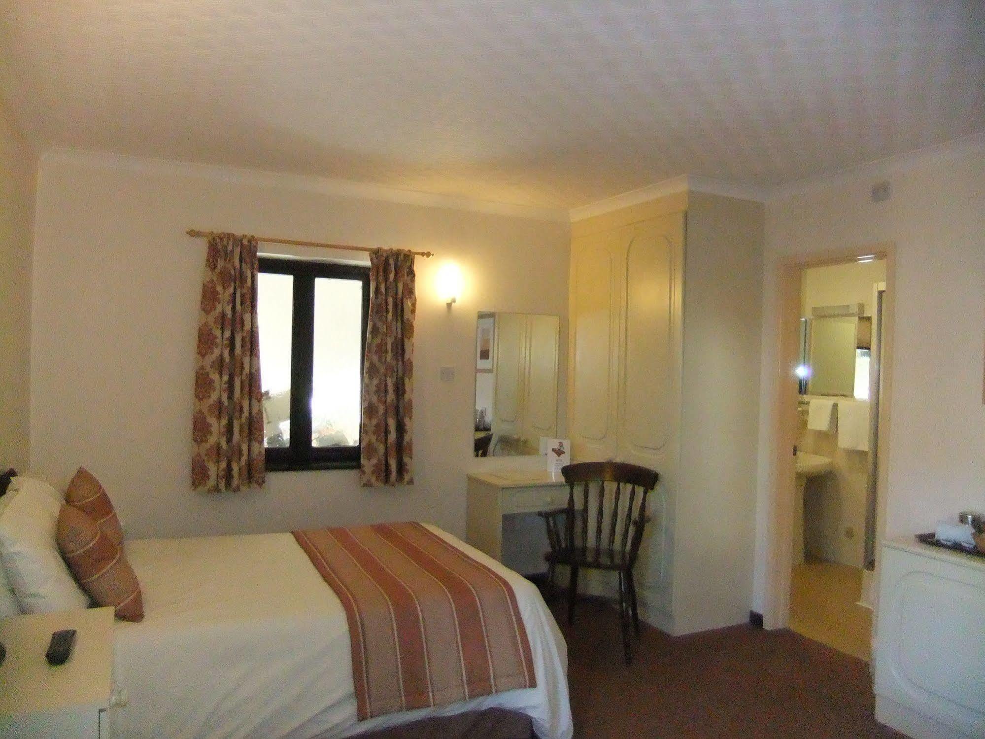 The Thatch 3*