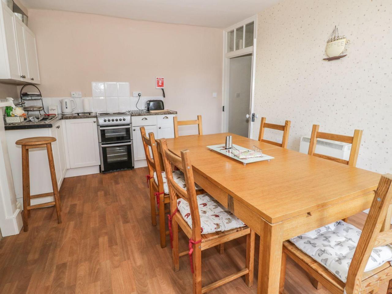 Wards Court 2 *
