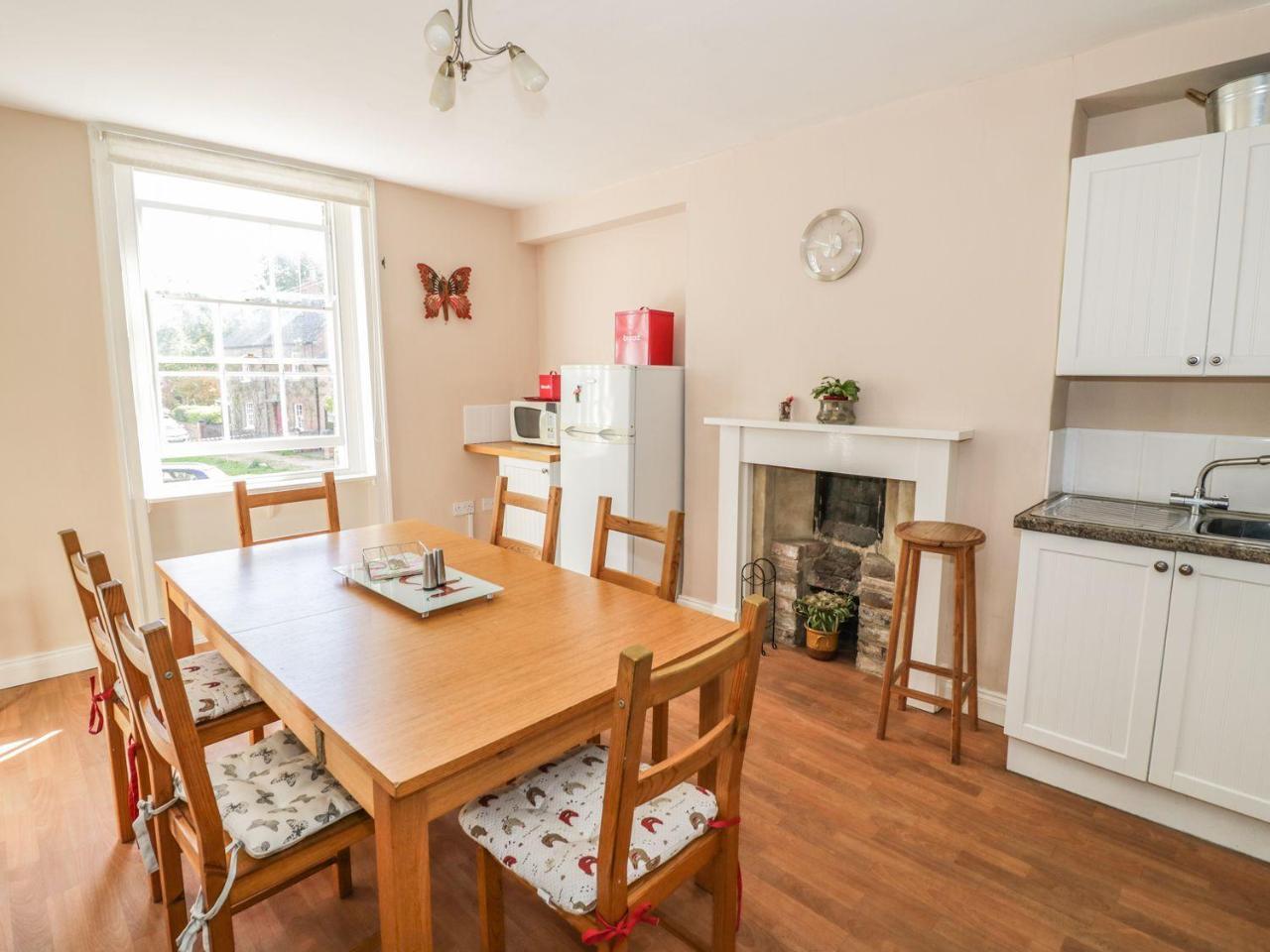 Wards Court 2 *