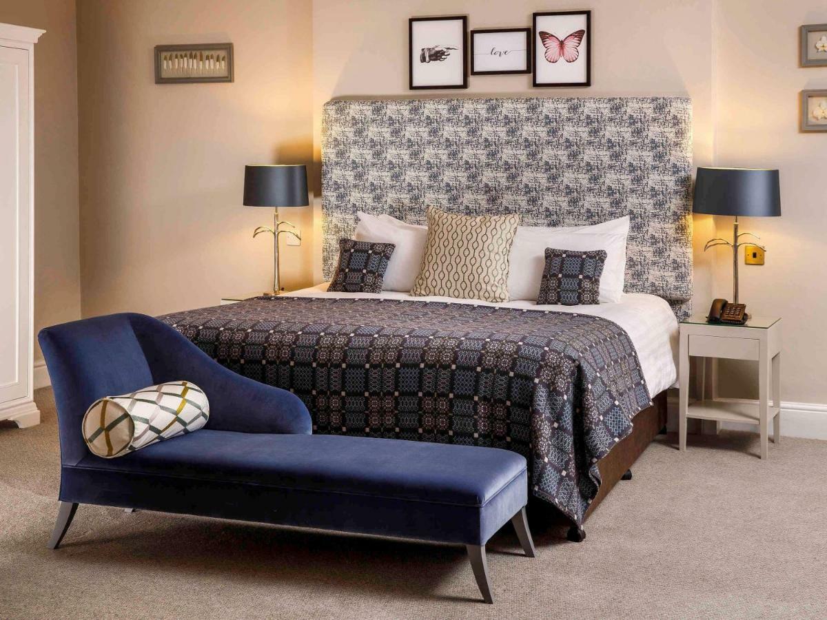 Mercure Bowden Hall 4*