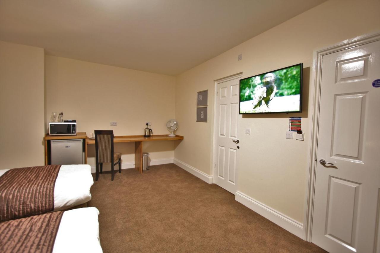 New County & Serviced By Roomsbooked Hotel